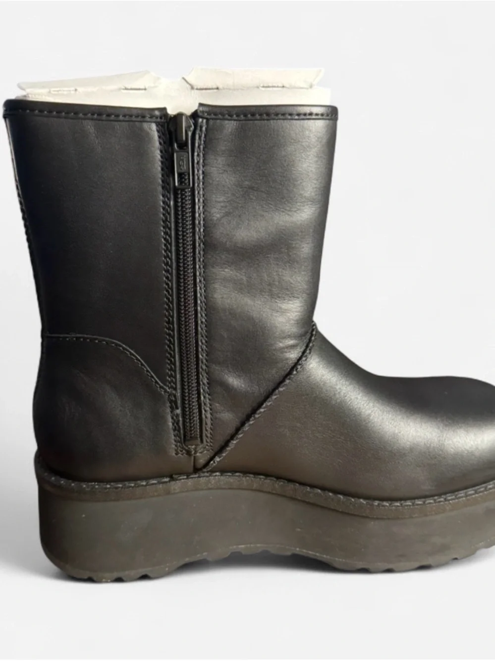 UGG Boot - Picture 2 of 7